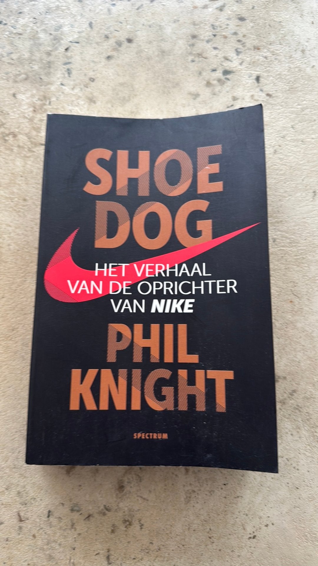 Shoe dog  nike boek, Ophalen of Verzenden, Zo goed als nieuw