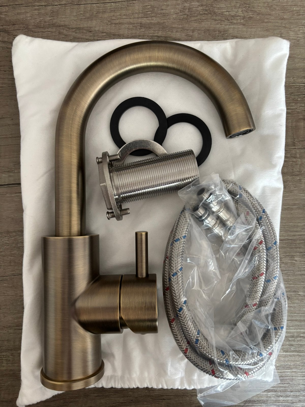 Saniclear draaibare wastafelkraan verouderd messing (NIEUW), Ophalen of Verzenden, Nieuw, Kraan