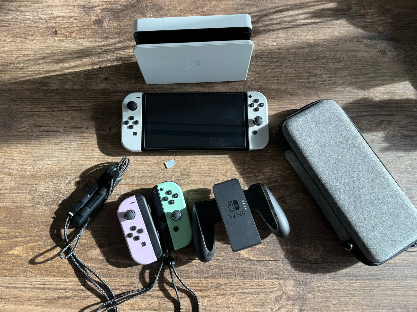 Foto 2 van Nintendo Switch OLED – zo goed als nieuw + extra controllers