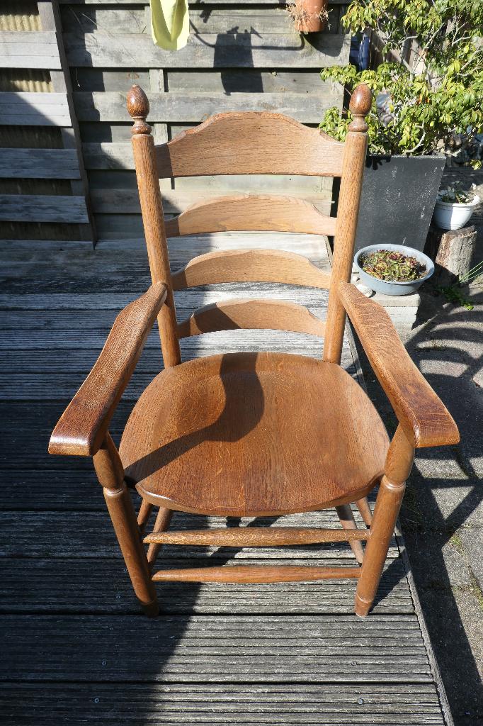 Stoel van eikenhout, Huis en Inrichting, Stoelen, Ophalen, Gebruikt, Bruin, Stevige houten stoel