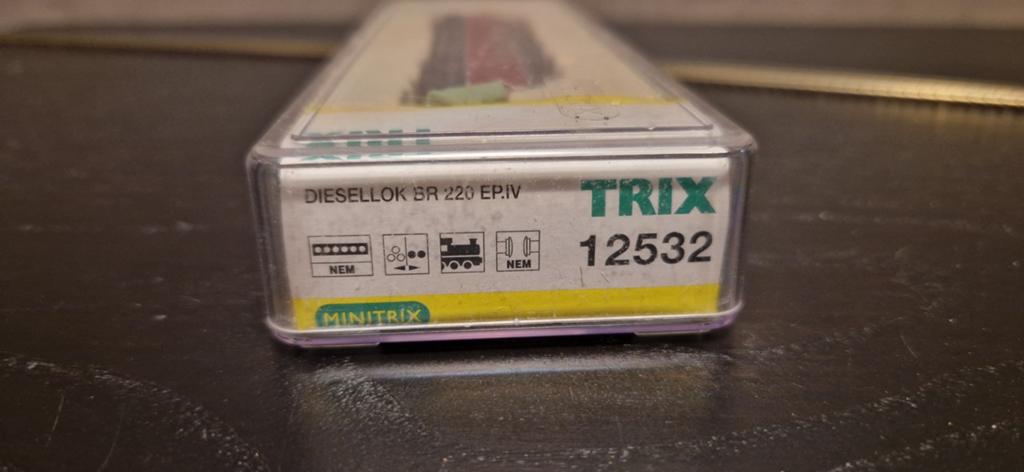 Trix Minitrix Diesellok BR 220 EP.IV 12532 N-spoor, Hobby en Vrije tijd, Modeltreinen | N-Spoor, Ophalen of Verzenden
