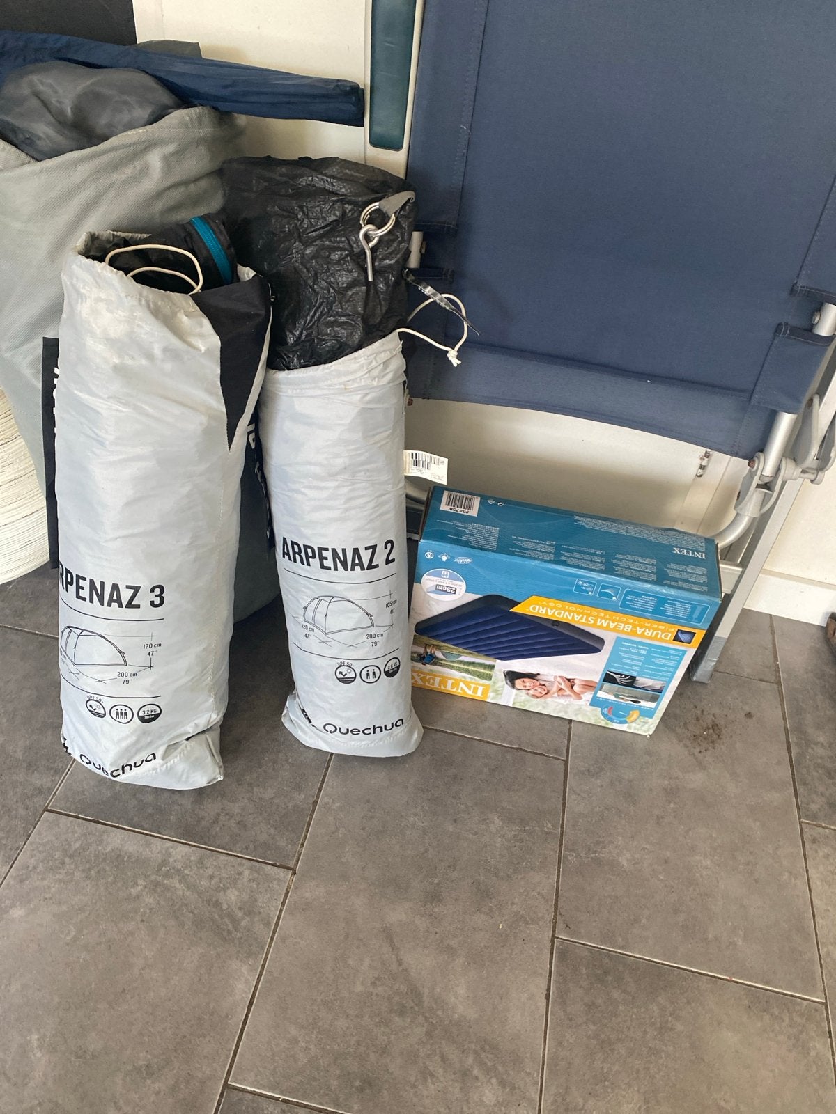 Quechua Arpenaz 2 & 3 tenten + Intex luchtbed, Ophalen of Verzenden, Gebruikt, Tot en met 5