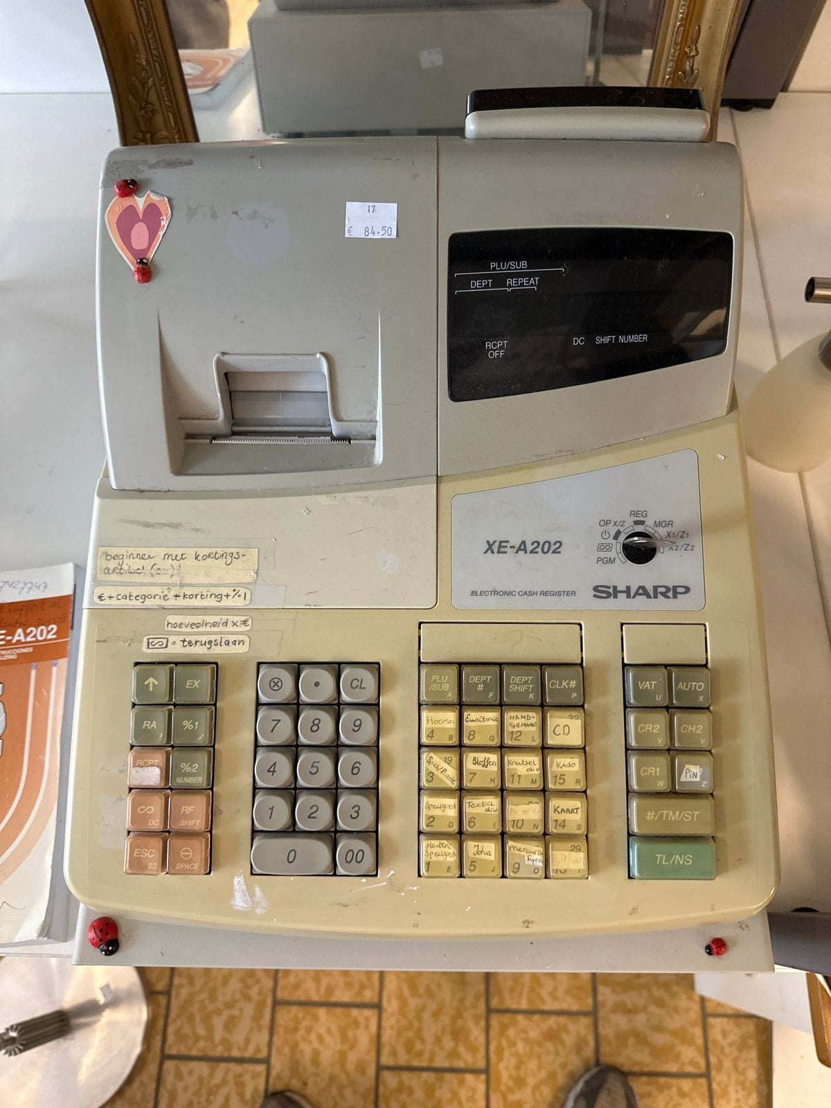 Sharp XE-A202 Elektronische Kassa met Handleiding, Antiek en Kunst, Antiek | Keukenbenodigdheden, Ophalen