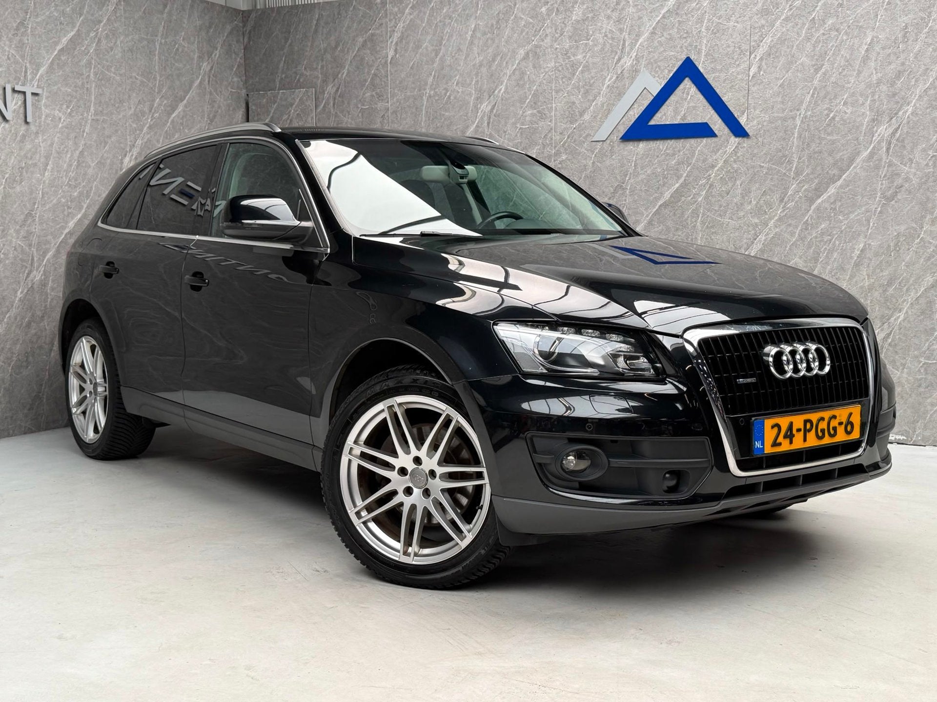 Audi Q5 3.2 FSI quattro 271 PK / NAP / Goed Onderhouden, Auto's, Audi, Gebruikt, Zwart, Zwart, 11 km/l