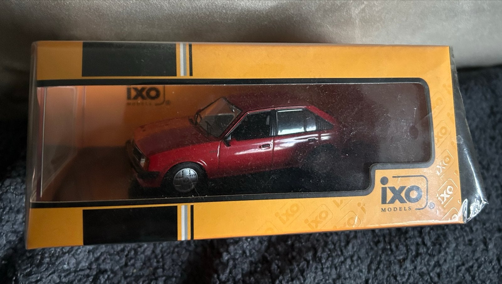 Ixo Models Opel Kadett D GTE- Rood (Schaalmodel), Ophalen of Verzenden, Nieuw, Auto, Overige merken