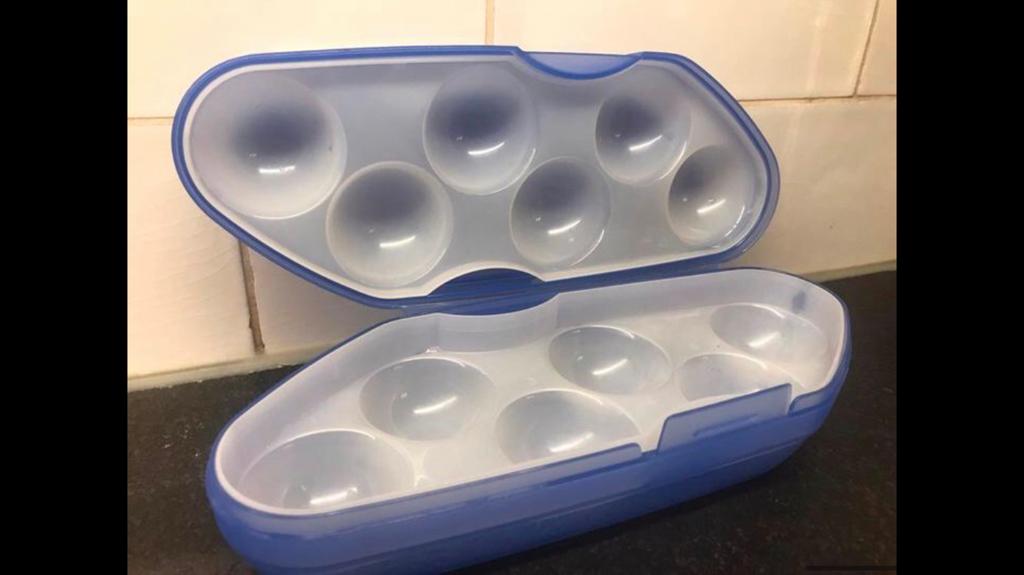 Tupperware eierdoos eidoos eiertrommel blauw of geel, Huis en Inrichting, Keuken | Tupperware, Ophalen of Verzenden, Zo goed als nieuw