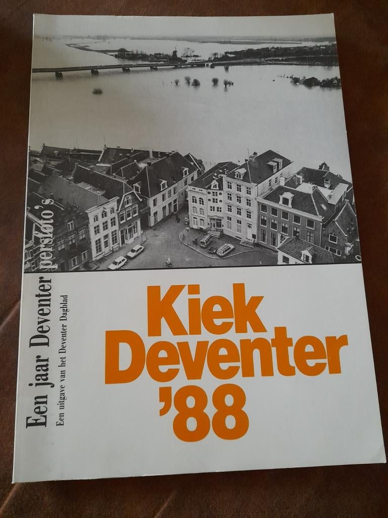 Kiek Deventer '88 - Een jaar Deventer persfoto's, Boeken, Ophalen of Verzenden, 20e eeuw of later, Gelezen, Deventer Dagblad