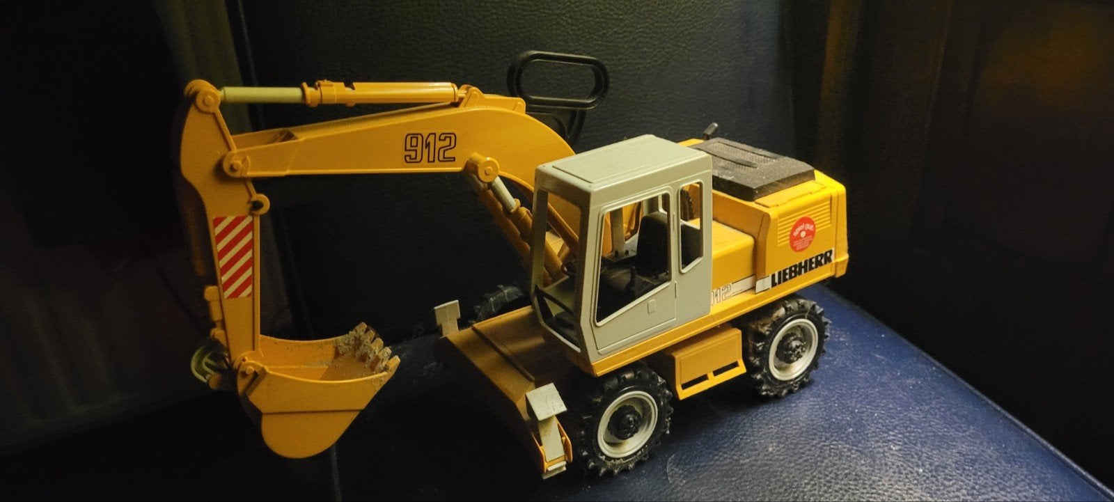 Bruder Liebherr 912 Speelgoedgraafmachine 1:16 (02426), Ophalen