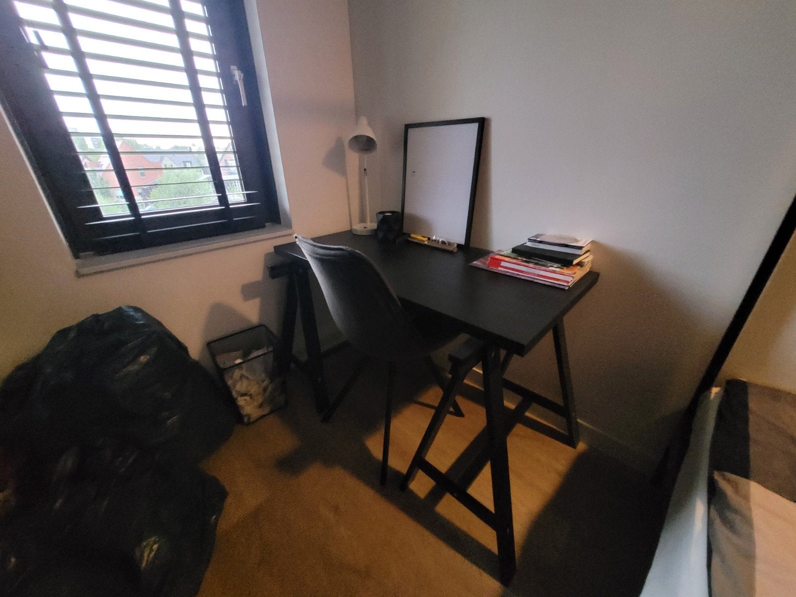 Zwart bureau met schragen, ideaal voor thuiskantoor, Ophalen, Gebruikt, Hout, Overige merken