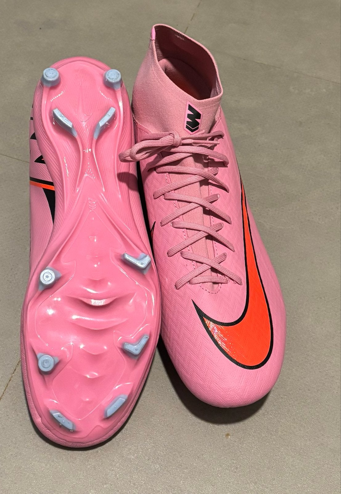 Nieuwe Nike Mercurial voetbalschoenen - Roze, Maat XS of kleiner, Schoenen, Nieuw, Ophalen of Verzenden