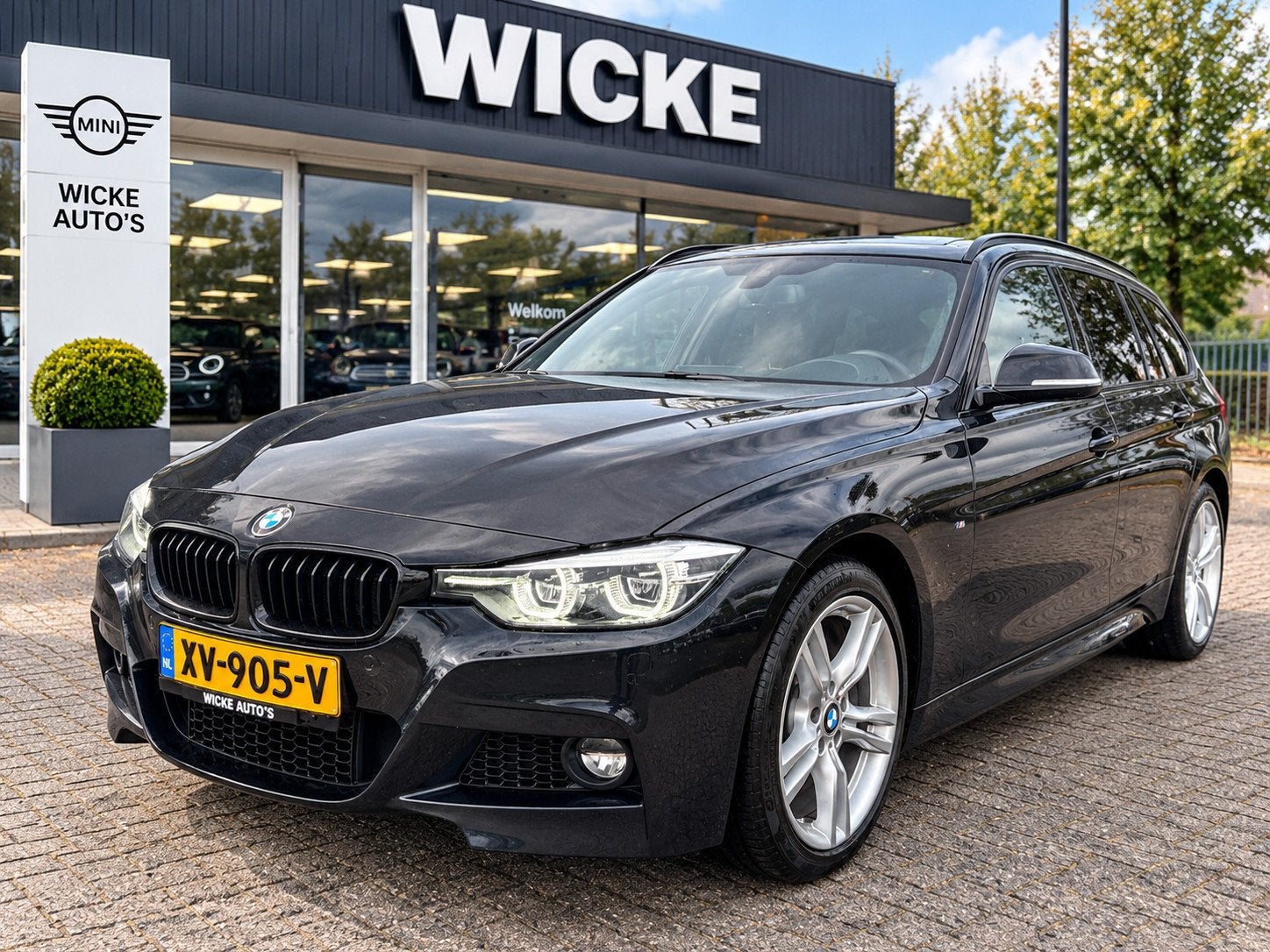 BMW 3-serie Touring 318i M Sport Edition Panorama AUT Leder, Auto's, Automaat, Dealer onderhouden, Gebruikt, 1465 kg