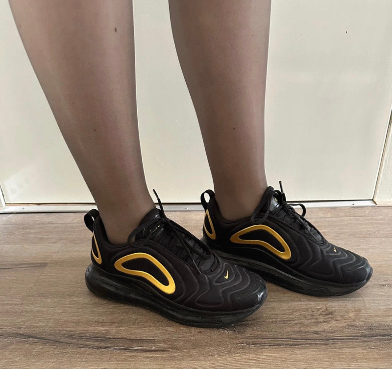 Nike Air Max 720 sneakers metallic gold, Zwart, Ophalen of Verzenden, Sneakers of Gympen, Zo goed als nieuw