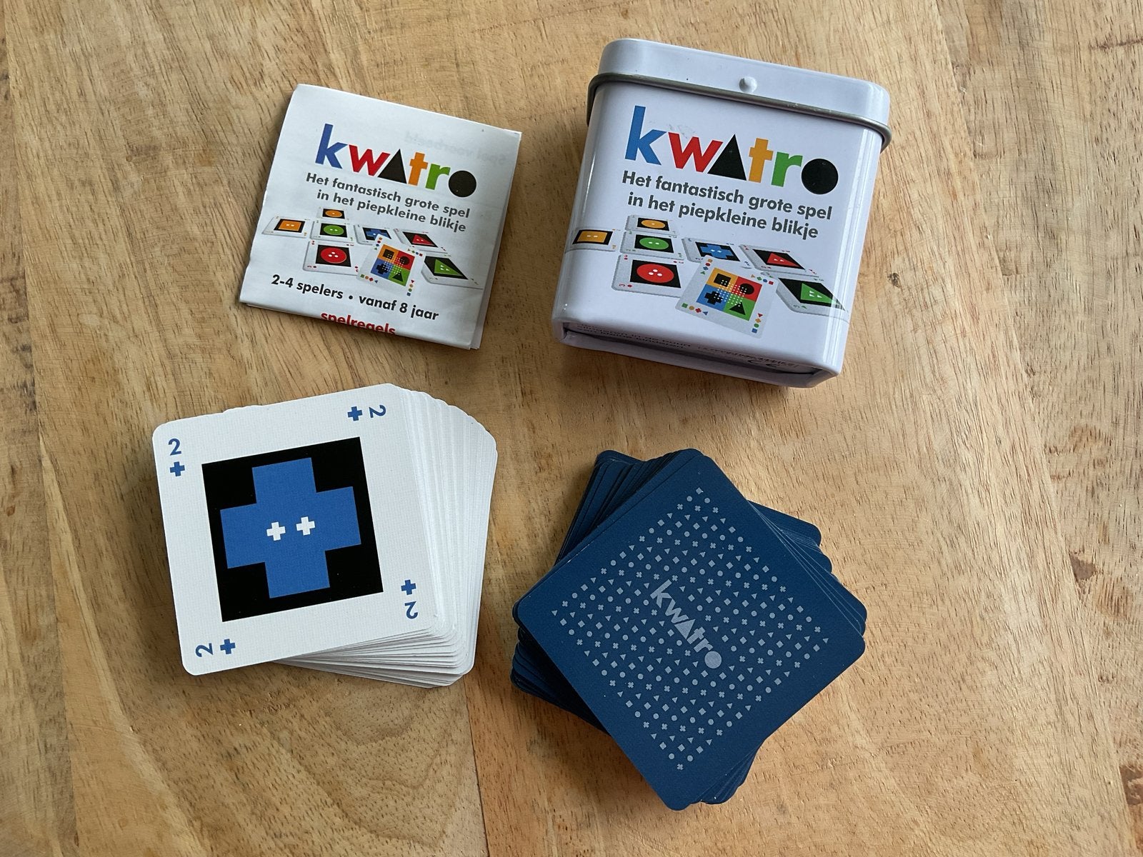 Kwatro Kaartspel in Blik. Nieuwstaat., Een of twee spelers, Ophalen of Verzenden, Zo goed als nieuw