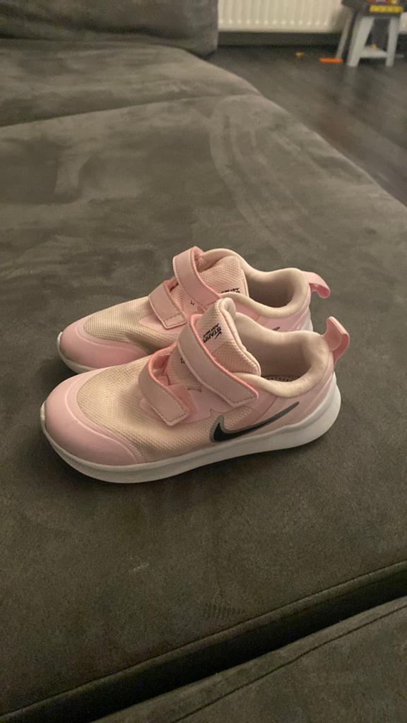 Meisjes roze schoenen maat 27, Kinderen en Baby's, Kinderkleding | Schoenen en Sokken, Gebruikt, Meisje, Sportschoenen, Ophalen of Verzenden