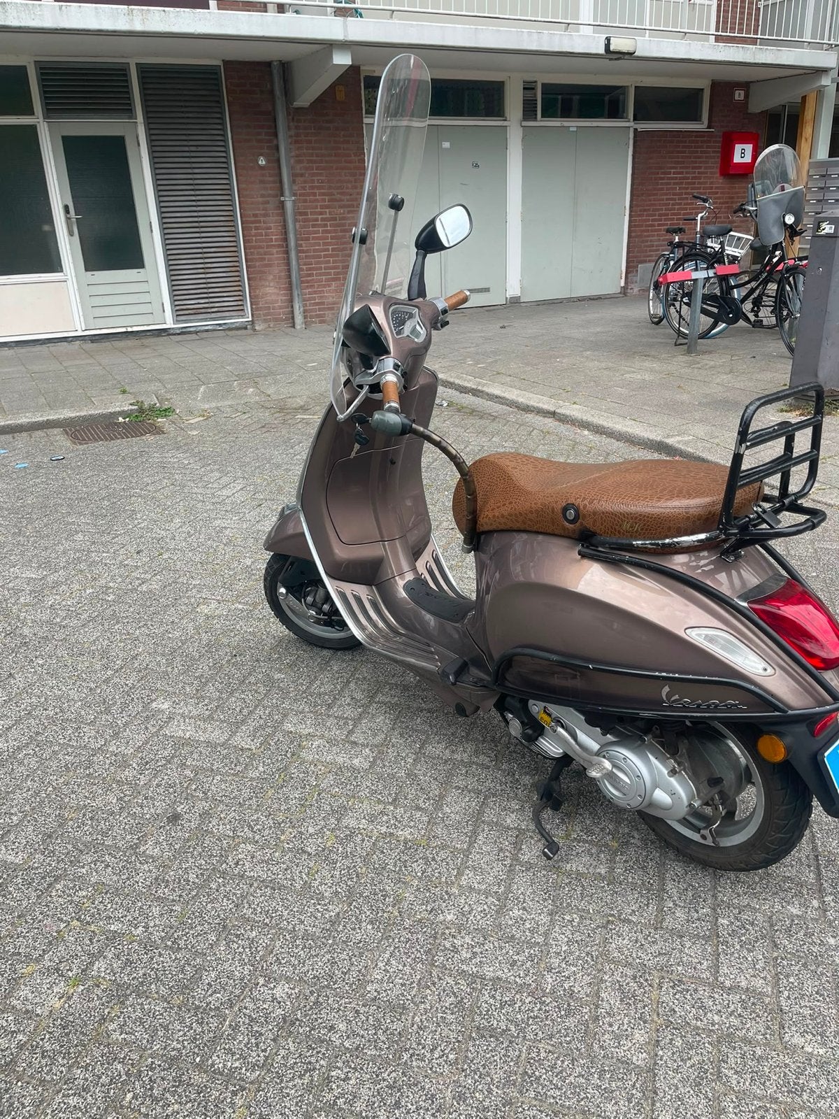 Vespa primavera snor Scooter - Weinig KM, Valbeugels, Ophalen of Verzenden, Gebruikt, Benzine, Vespa