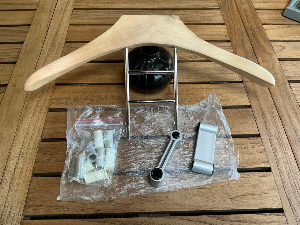 Houten kledinghanger met metalen stang en accessoires, Auto diversen, Ophalen of Verzenden, Zo goed als nieuw