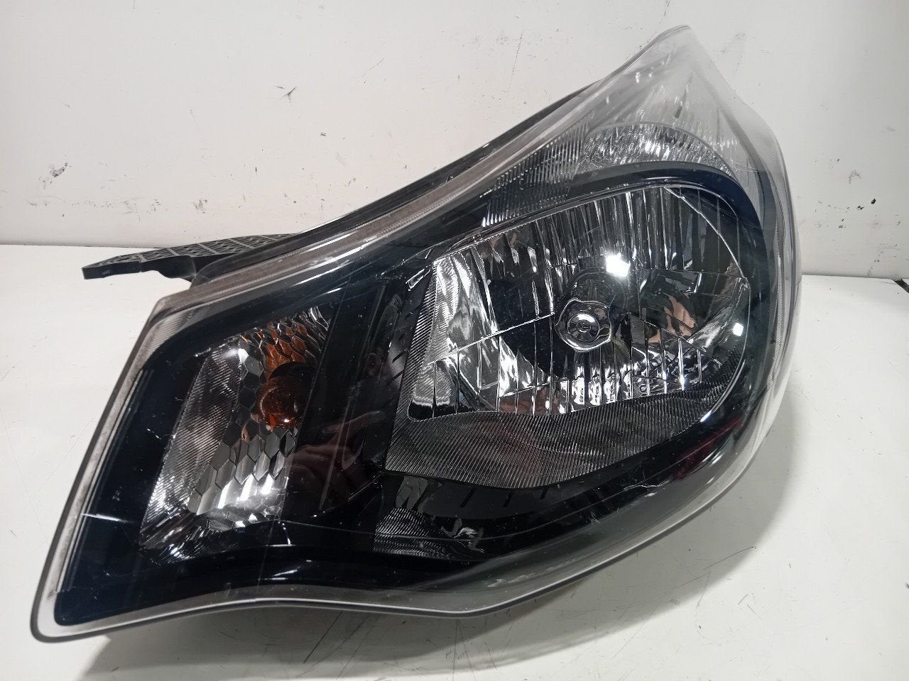 Koplamp links Opel Karl, Auto-onderdelen, Onderdelen@venauto.nl, Van der Ven Autorecycling B.V., Gebruikt, Ettenseweg 76, 4706 PB Roosendaal, The Netherlands