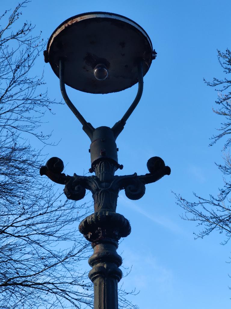 Gietijzeren lantaarnpaal, Tuin en Terras, Ophalen, Gebruikt, Staande lamp, Netvoeding