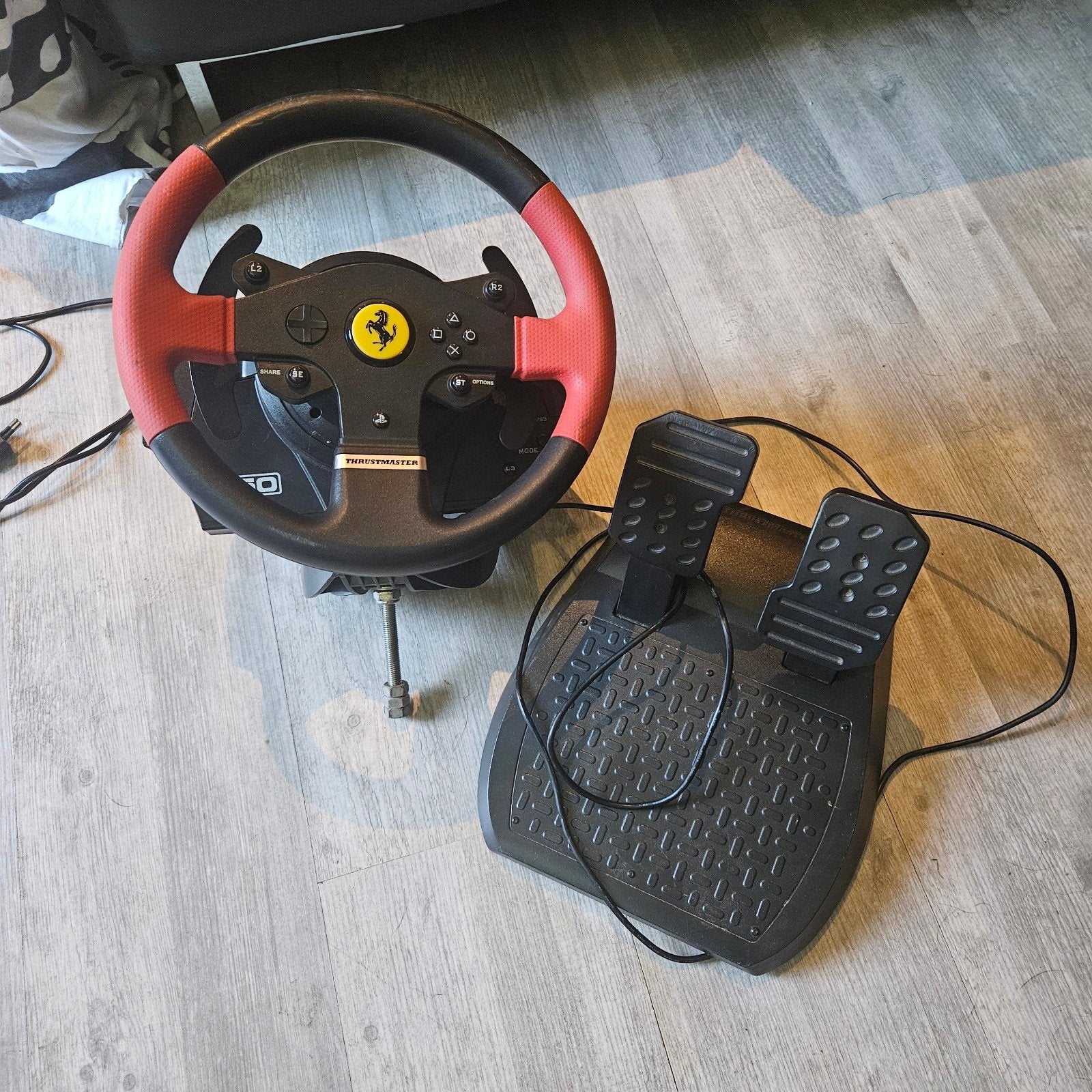 Thrustmaster Ferrari t150 racestuur met pedalen, Racestuur, Gebruikt, Force feedback, Thrustmaster