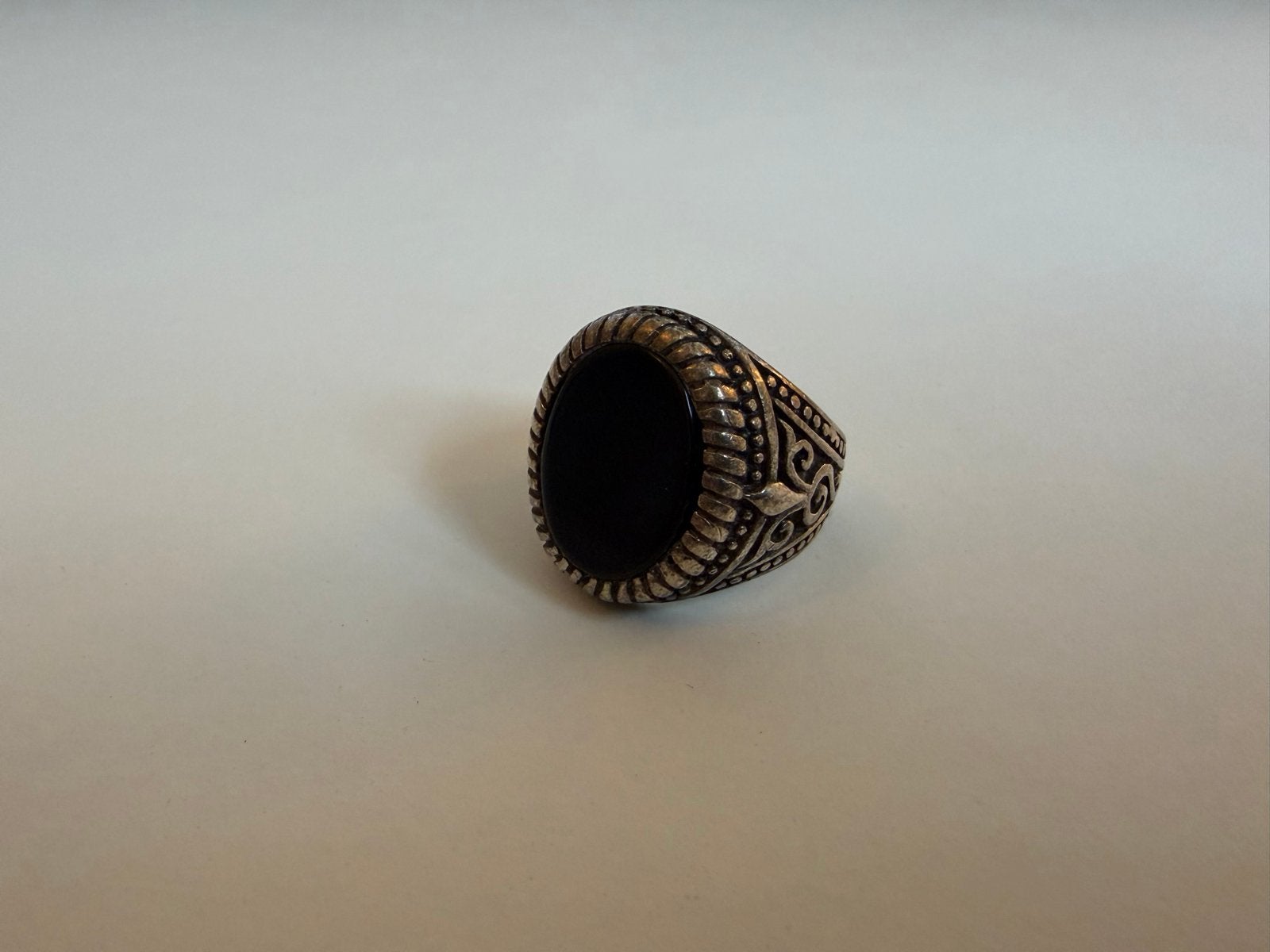 Zilveren ring met zwarte onyx steen, Gebruikt, Ophalen of Verzenden, Dame of Heer, Met edelsteen
