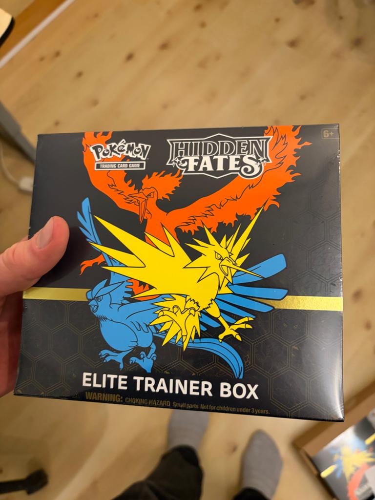 Pokémon Hidden Fates Elite Trainer Box (ETB) - Nieuw!, Ophalen of Verzenden, Nieuw, Overige typen