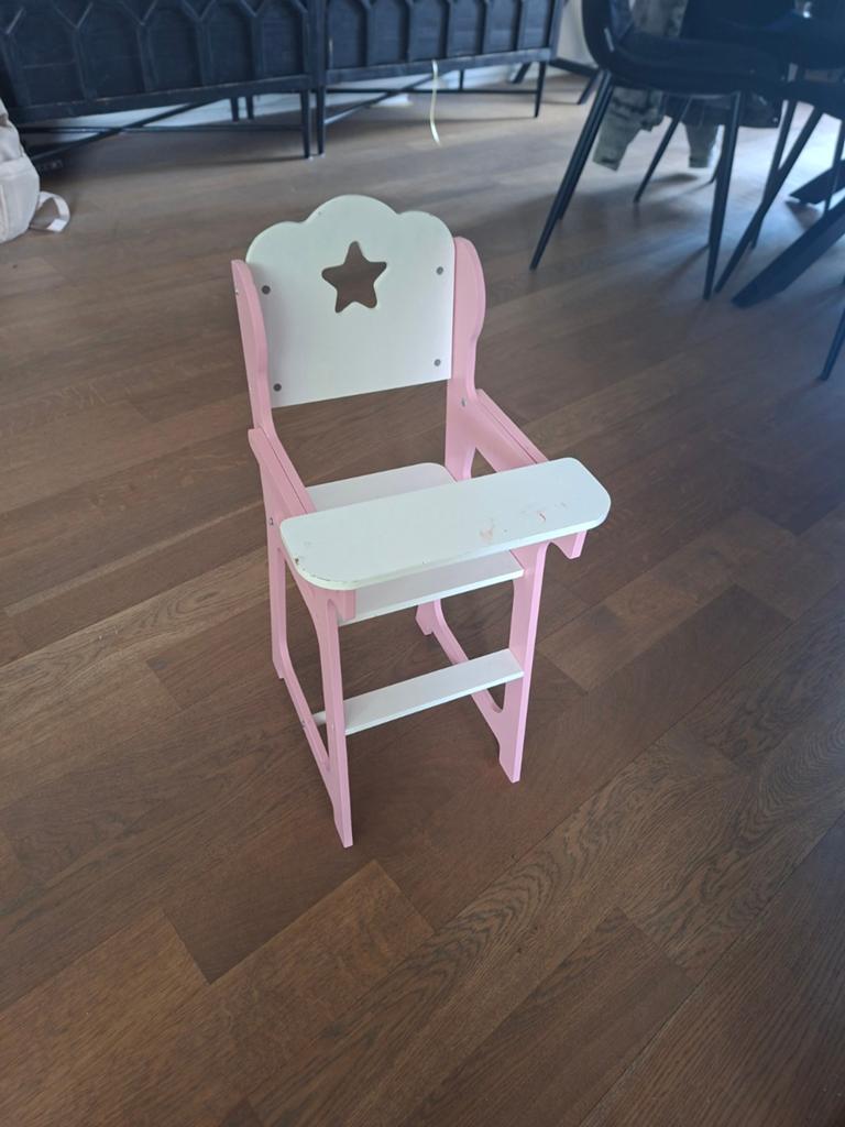 Roze poppen kinderstoel met kleine beschadigingen, Kinderen en Baby's, Speelgoed | Poppen, Ophalen