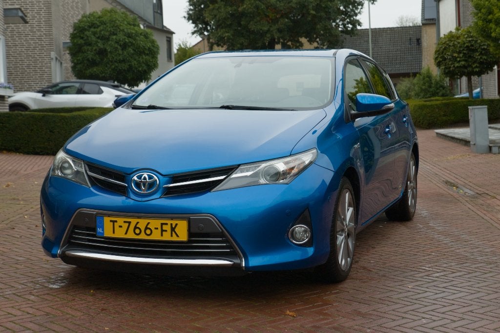 Toyota Auris 1.8 Hybrid Executive,CarPlay,Android,Trekhaak, Euro 5, Zwart, 4 cilinders, Blauw
