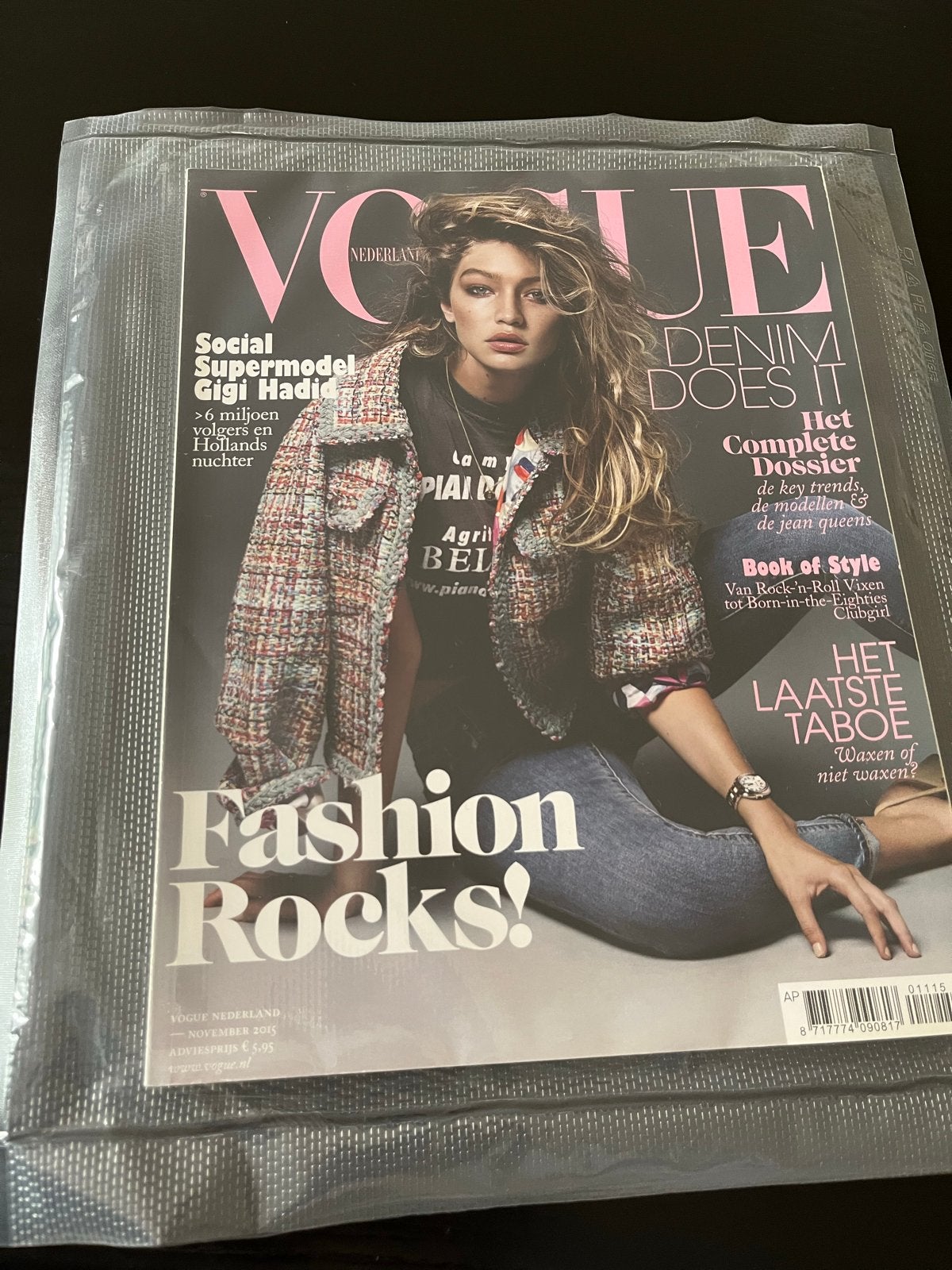 Vogue Nederland - Gigi Hadid - Fashion Rocks! November 2015, Boeken, Tijdschriften en Kranten, Ophalen of Verzenden, Zo goed als nieuw