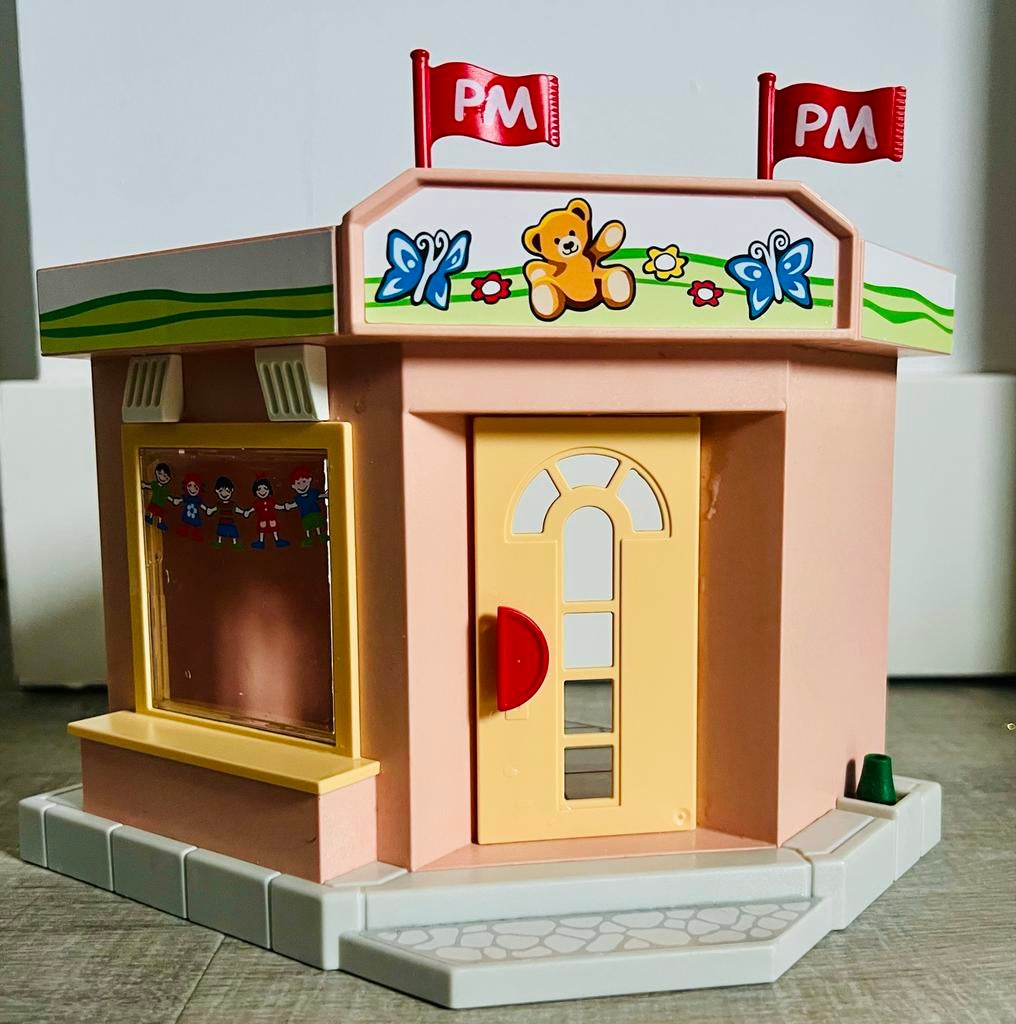 Playmobil peuterspeelzaal 5634 met speeltuin en figuren, Ophalen of Verzenden, Gebruikt