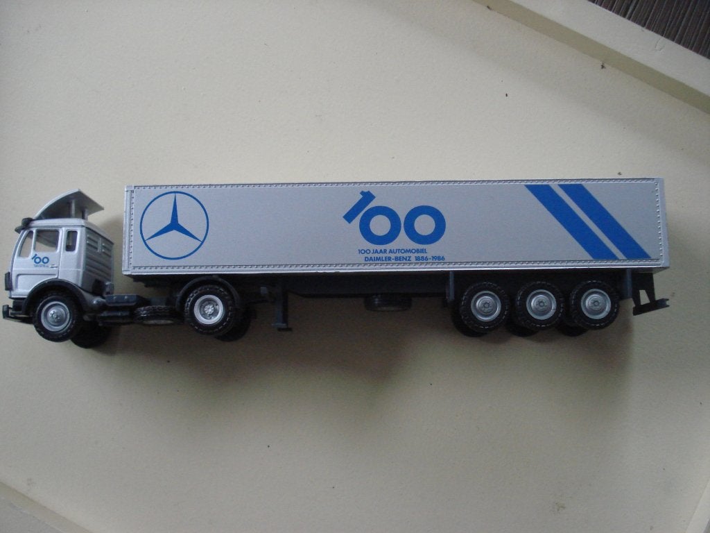 Mercedes trekker oplegger 100 jaar automobiel, Hobby en Vrije tijd, Verzenden, Gebruikt, Bus of Vrachtwagen, NZG