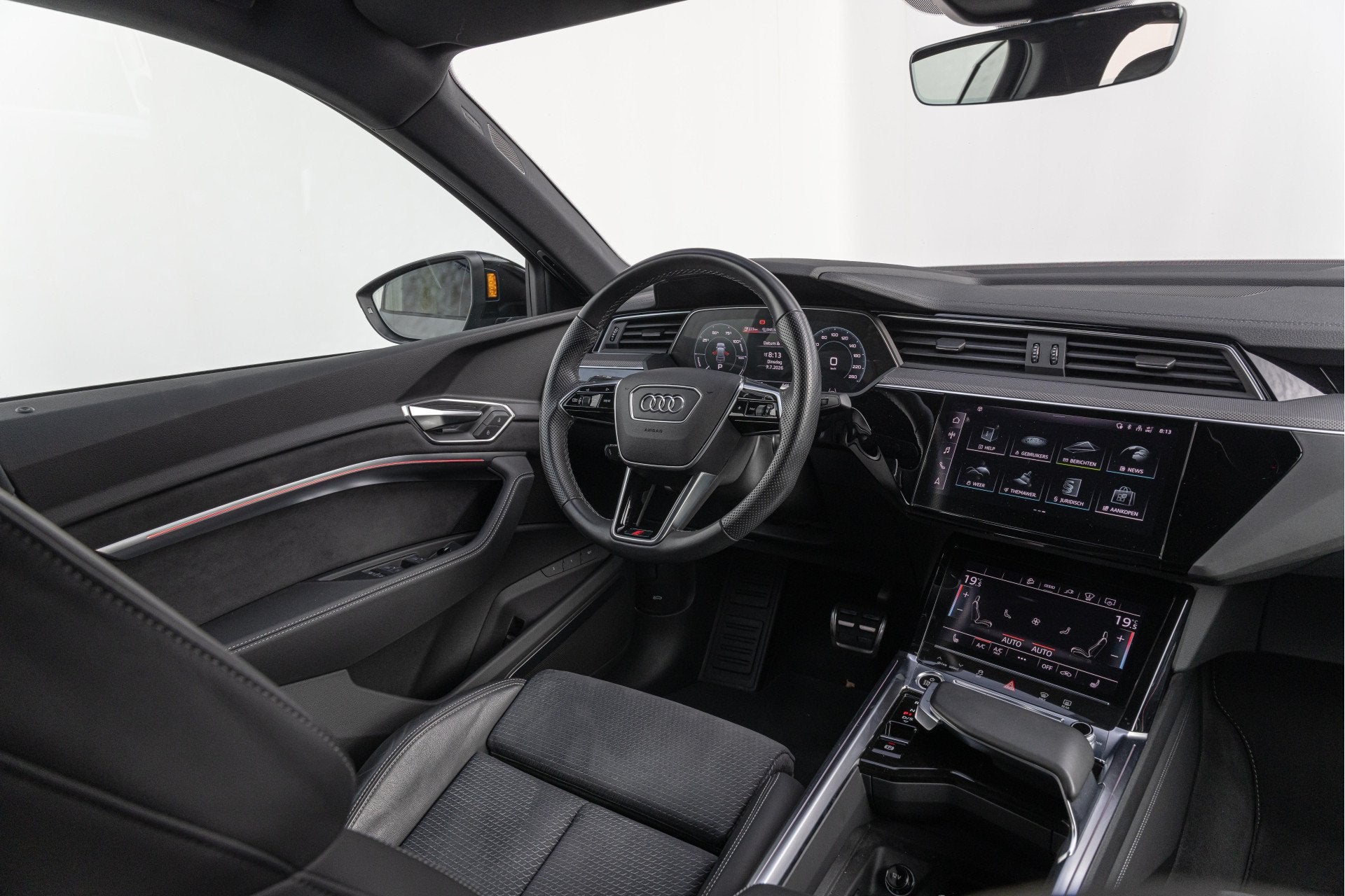 Audi Q8 Sportback e-tron 55 Quattro 115 kWh S-line Pano HuD, Automaat, Gebruikt, Automatische klimaatregeling, Vierwielaandrijving