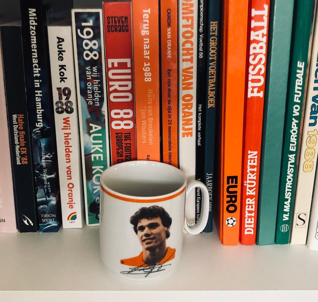 Mok EK 1988 - Marco van Basten, Ophalen of Verzenden, Zo goed als nieuw, Buitenlandse clubs, Overige typen
