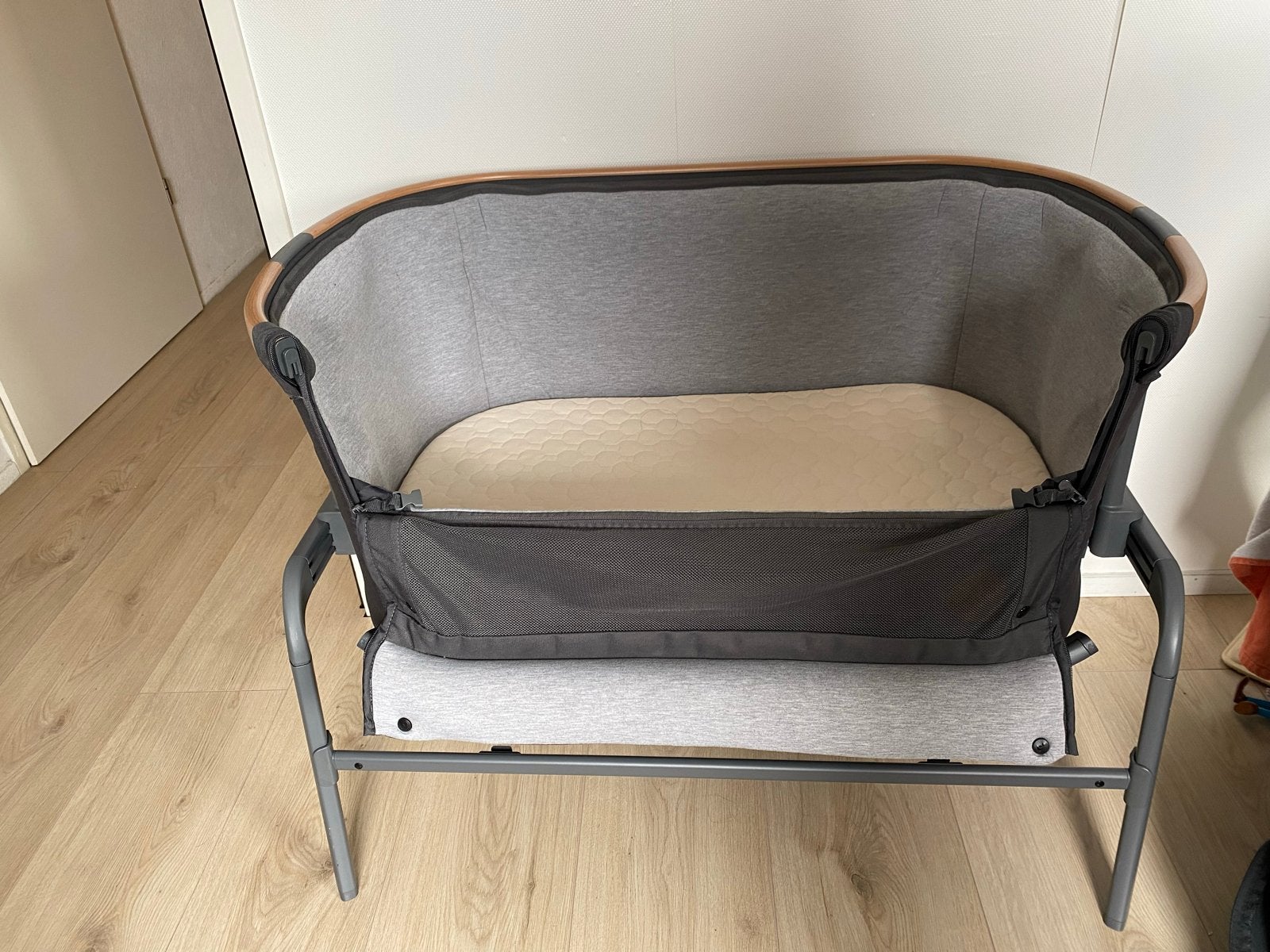 Maxi-Cosi Iora Baby Co-Sleeper & Cot - Zo goed als nieuw, Kinderen en Baby's, Babywiegjes en Ledikanten, Ophalen, Zo goed als nieuw