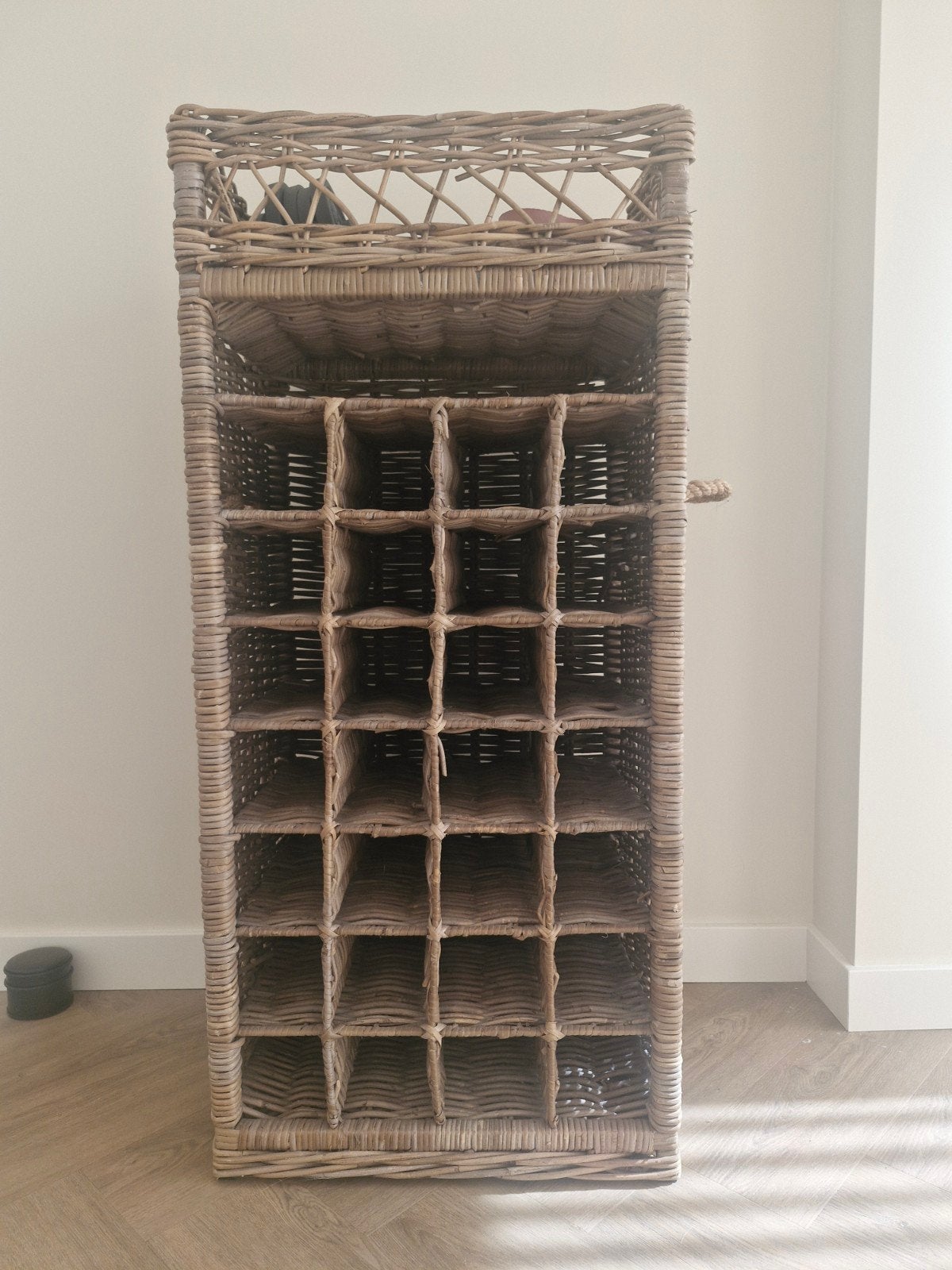 Rotan wijnrek voor 28 flessen, Huis en Inrichting, Woonaccessoires | Wijnrekken, Zo goed als nieuw, Hout, Ophalen of Verzenden