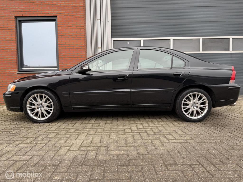 Volvo S60 2.5T 210pk Drivers Edition - leder - xenon - navi, Voorwielaandrijving, Gebruikt, Zwart, S60