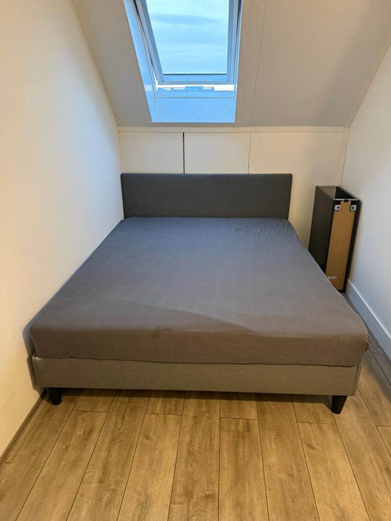 Tweepersoonsbed met stoffen bekleding - Grijs, Ophalen, Gebruikt, Tweepersoons, 140 cm