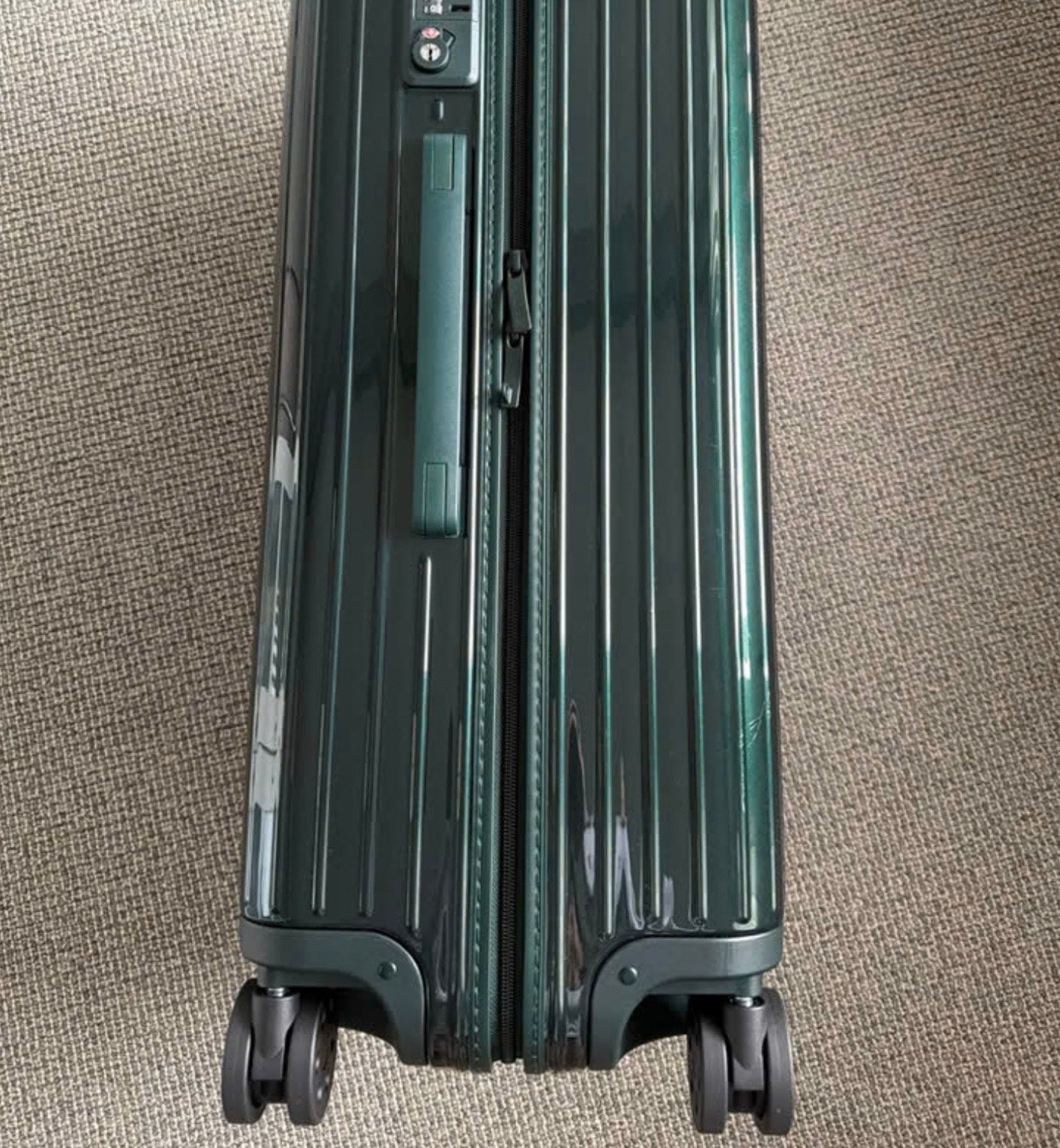 Nieuwe Rimowa Essential Check-in L Koffer - Donkergroen, Ophalen, 40 tot 60 cm, 30 cm of meer, Nieuw