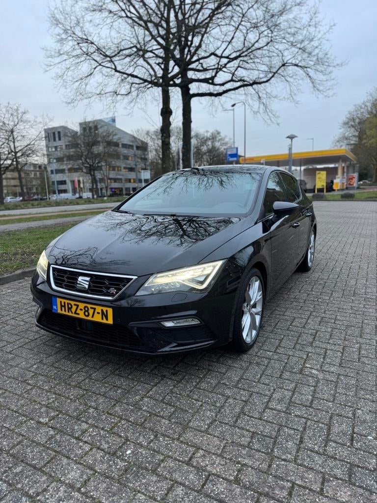 SEAT Leon 1.8 180PK TSI FR | Pano |, Auto's, Voorwielaandrijving, 4 cilinders, Zwart, Particulier