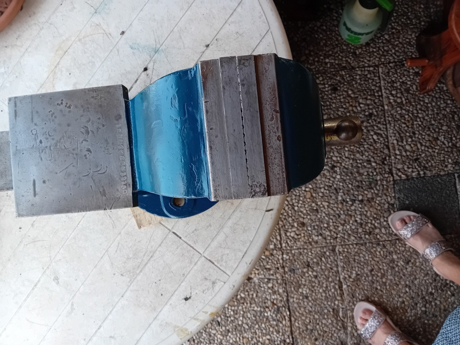 Stevige bankschroef - Blauw, gebruikt. 40 kilo, Ophalen, Gebruikt