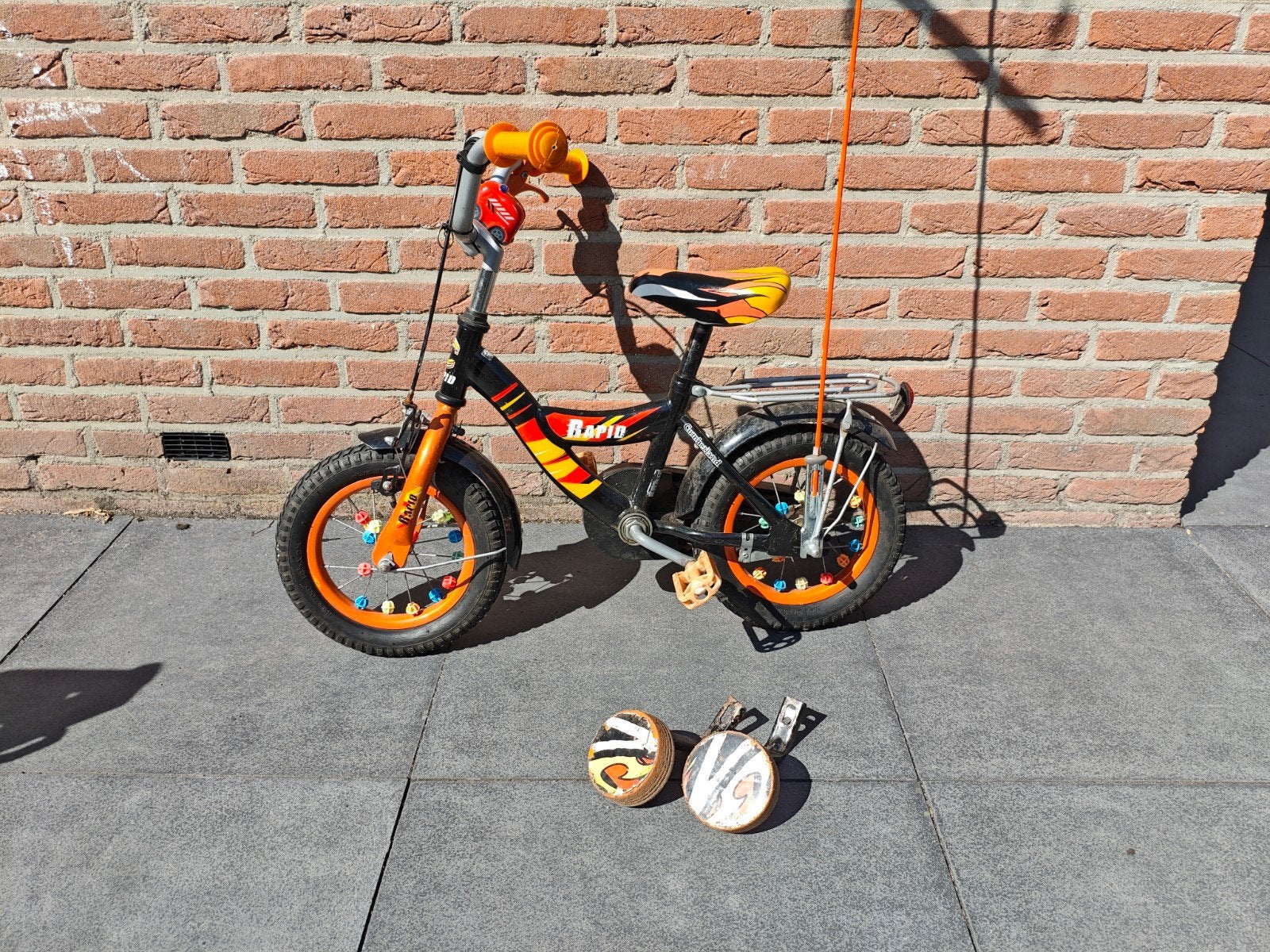 Kinderfiets 12 inch met zijwieltjes en vlag, Ophalen, Terugtraprem, Zijwieltjes, Gebruikt
