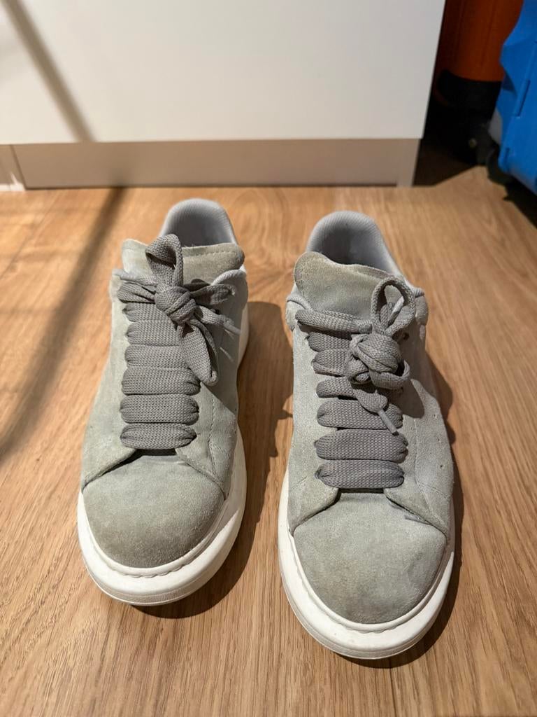 Alexander McQueen sneaker, Ophalen of Verzenden, Grijs, Sneakers of Gympen, Zo goed als nieuw