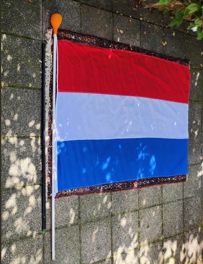 Grote Vlag Nederland Oranje, Ophalen
