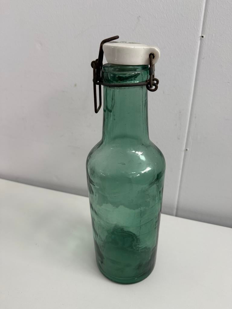 Vintage groene beugelfles 'L'Idéale', Antiek en Kunst, Antiek | Glas en Kristal, Ophalen