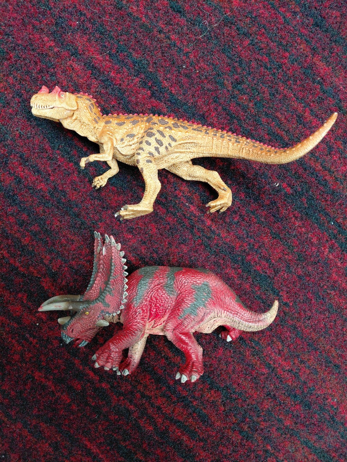 2 Schleich dinosaurussen: Triceratops en Carnotaurus, Ophalen of Verzenden, Gebruikt