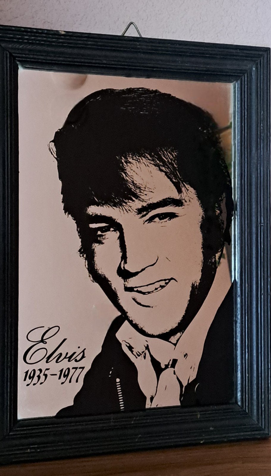 Elvis Presley spiegel met houten lijst. Vintage, Minder dan 50 cm, Gebruikt, Overige typen, Ophalen of Verzenden