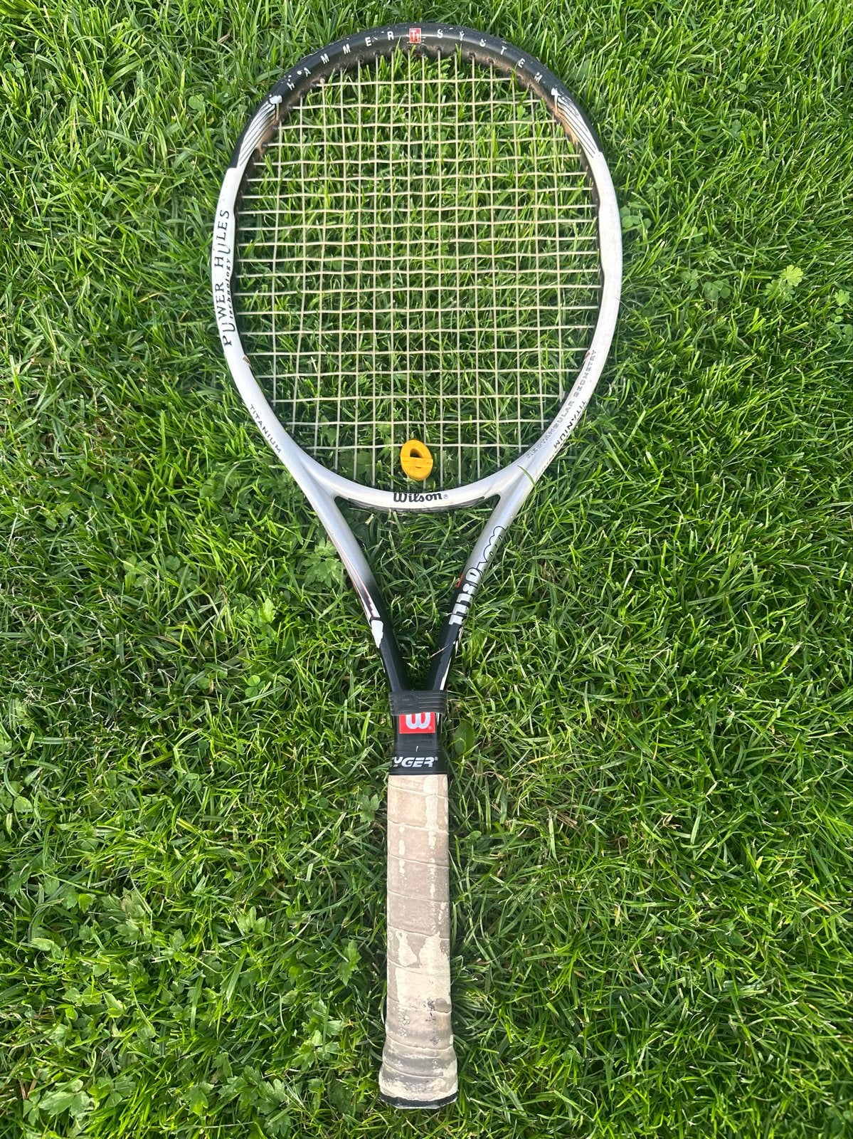 Wilson Tennisracket met Power Holes en 6.2 Index, Ophalen of Verzenden, Gebruikt, Racket, Wilson