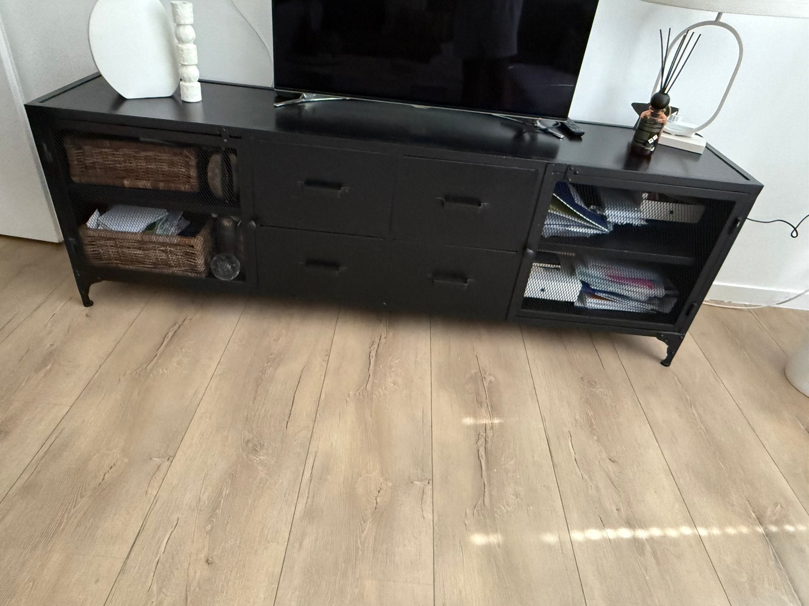 Metale tv meubel, Ophalen, Zo goed als nieuw, 200 cm of meer, Minder dan 100 cm