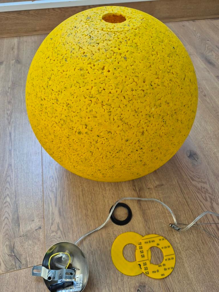 NS gele bol lamp 40cm van gerecyclede treintijdborden, Ophalen, Zo goed als nieuw