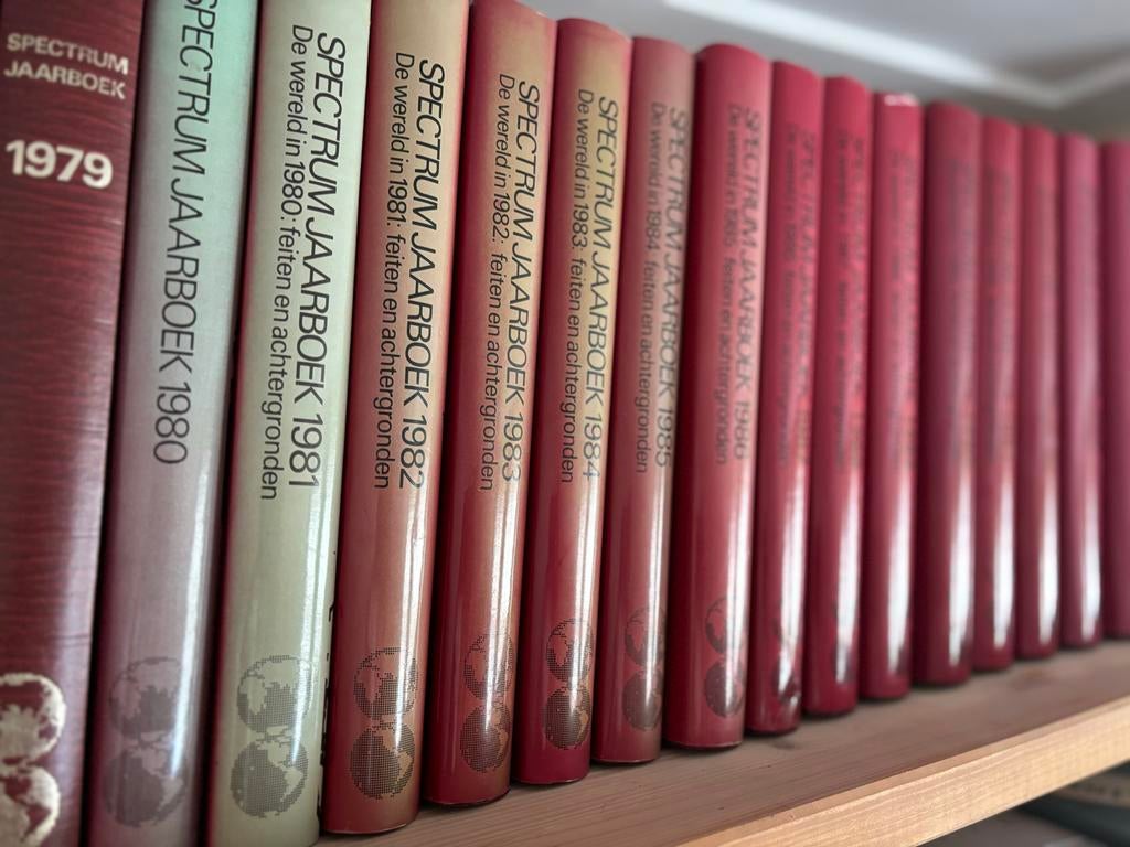Gratis Spectrum Jaarboeken 1979-1997 - Complete Serie, Ophalen of Verzenden, Zo goed als nieuw, Algemeen, Complete serie