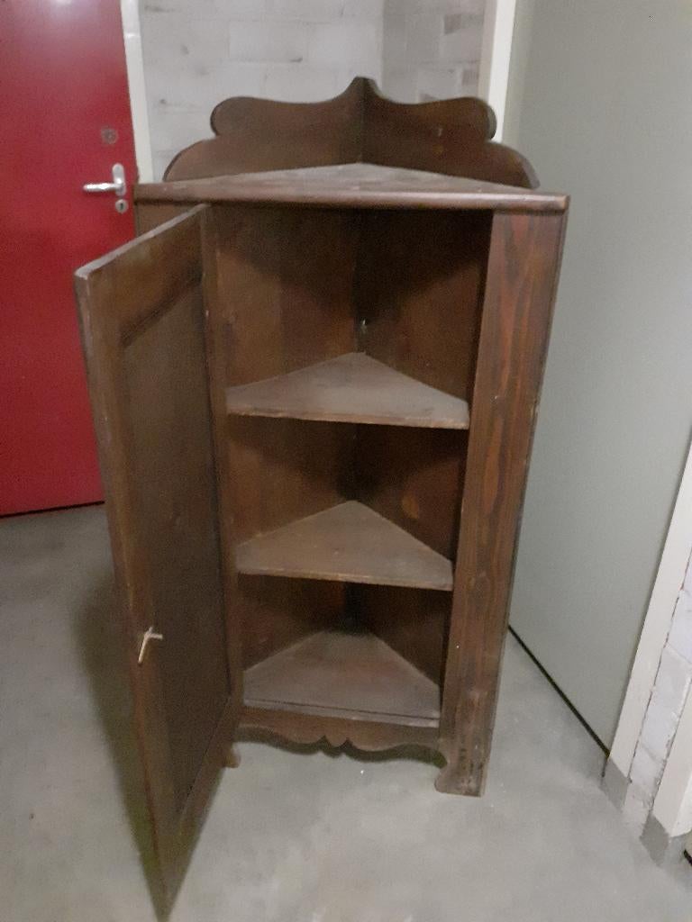 antiek hoekkastje, Ophalen
